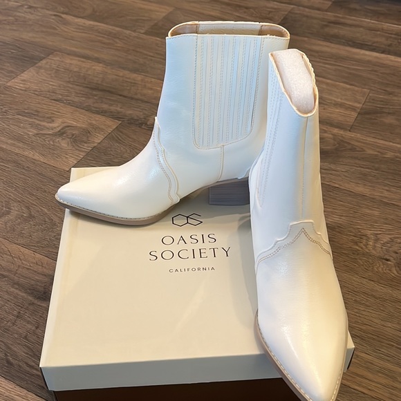 ViCi White Western Boots. Size 8. Brand new in box never worn. - Picture 2 of 7